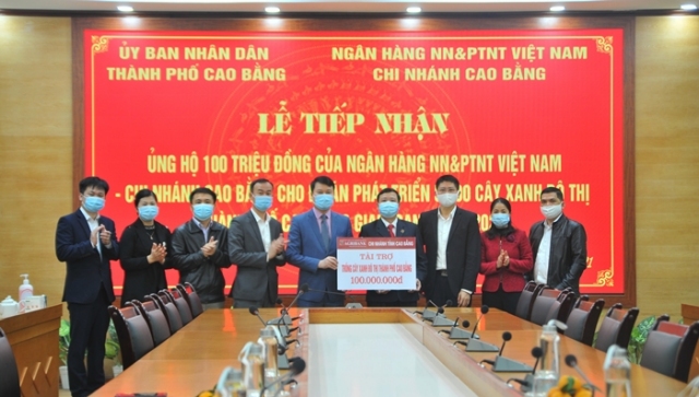 Agribank Chi nhánh Cao Bằng: Tài trợ 100 triệu đồng để thực hiện đề án phát triển 5.000 cây xanh đô thị thành phố Cao Bằng