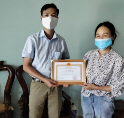 Phường Tân Giang: Khen thưởng cho 01 hộ gia đình gương mẫu chấp hành công tác phòng chống dịch Covid-19