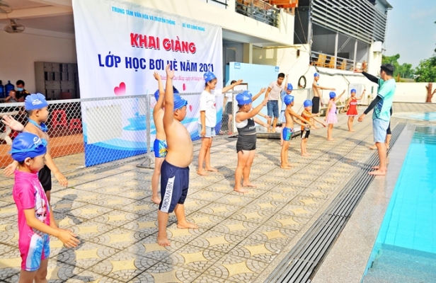 Trung tâm Văn hóa và Truyền thông Thành phố: Khai giảng lớp học bơi hè năm 2021