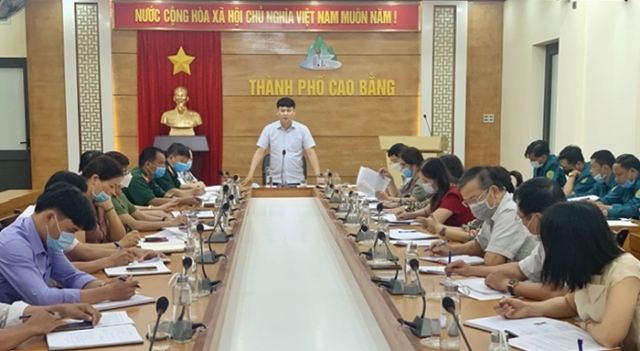 Đ/c Nguyễn Quốc Trung, Chủ tịch UBND thành phố chủ trì hội nghị triển khai công tác tuyển chọn và gọi công dân nhập ngũ năm 2022.