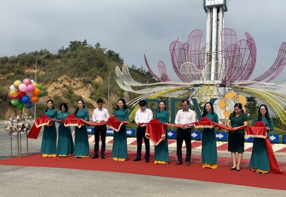 Ngân hàng BIDV Chi nhánh Cao Bằng khánh thành và bàn giao công trình trang trí đảo giao thông tại tuyến đường Võ Nguyên Giáp