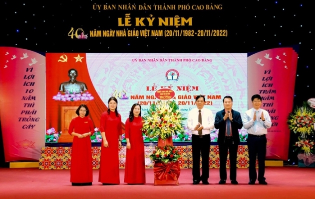 Thành phố kỷ niệm 40 năm Ngày nhà giáo Việt Nam (20/11/1982-20/11/2022)