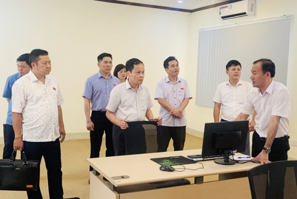 Thường trực HĐND tỉnh giảm sát công tác CCHC tại thành phố Cao Bằng