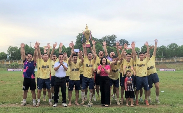 Đội bóng đá Nam thành phố Cao Bằng vô địch Giải bóng đá huyện Hòa An mở rộng tranh cup BIDV năm 2023
