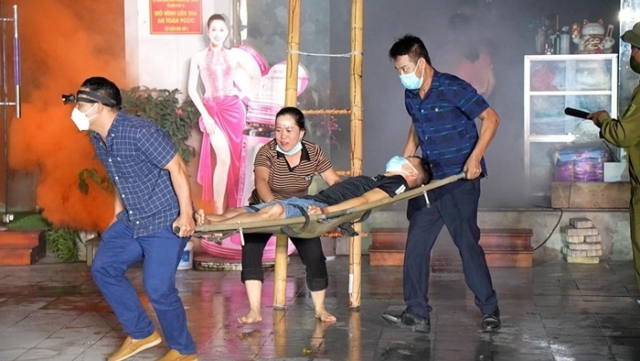 Công an thành phố tổ chức thực tập phương án chữa cháy và cứu nạn cứu hộ tại tổ 12, phường Hợp Giang