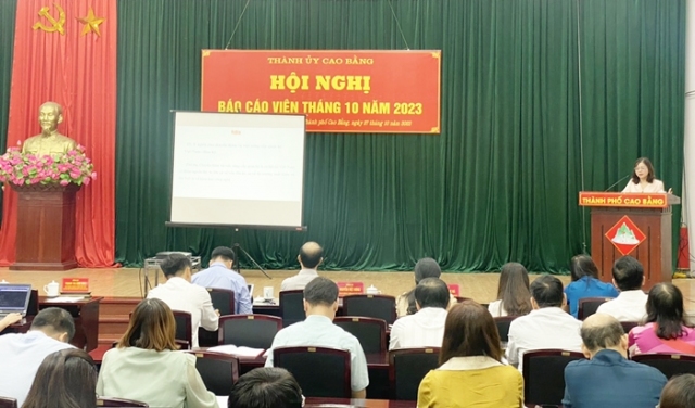 Thành ủy Cao Bằng tổ chức Hội nghị báo cáo viên tháng 10/2023