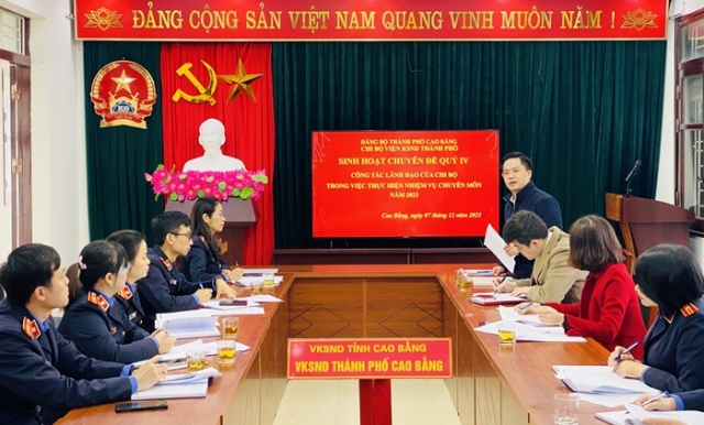 Đ/c Nguyễn Thế Hoàn, Chủ tịch UBND thành phố dự sinh hoạt chuyên đề tại Chi bộ Viện kiểm sát nhân dân thành phố Cao Bằng