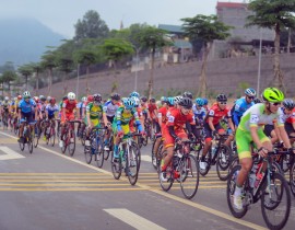 Hình  ảnh chặng đầu tiên tại TP Cao Bằng,  giải đua xe đạp “Non sông liền một dải - Niềm tin chiến thắng”